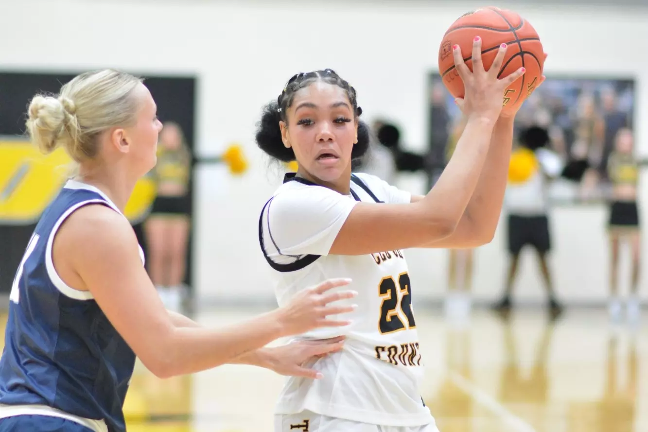 Leila Washington Posting Up vs Concordia University JV - 2025