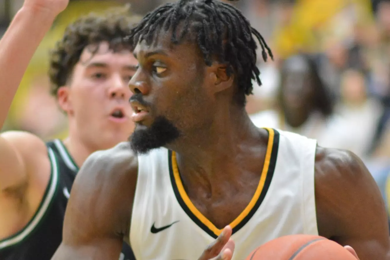 Elidjah Savane Posting Up vs Seward County - 2025