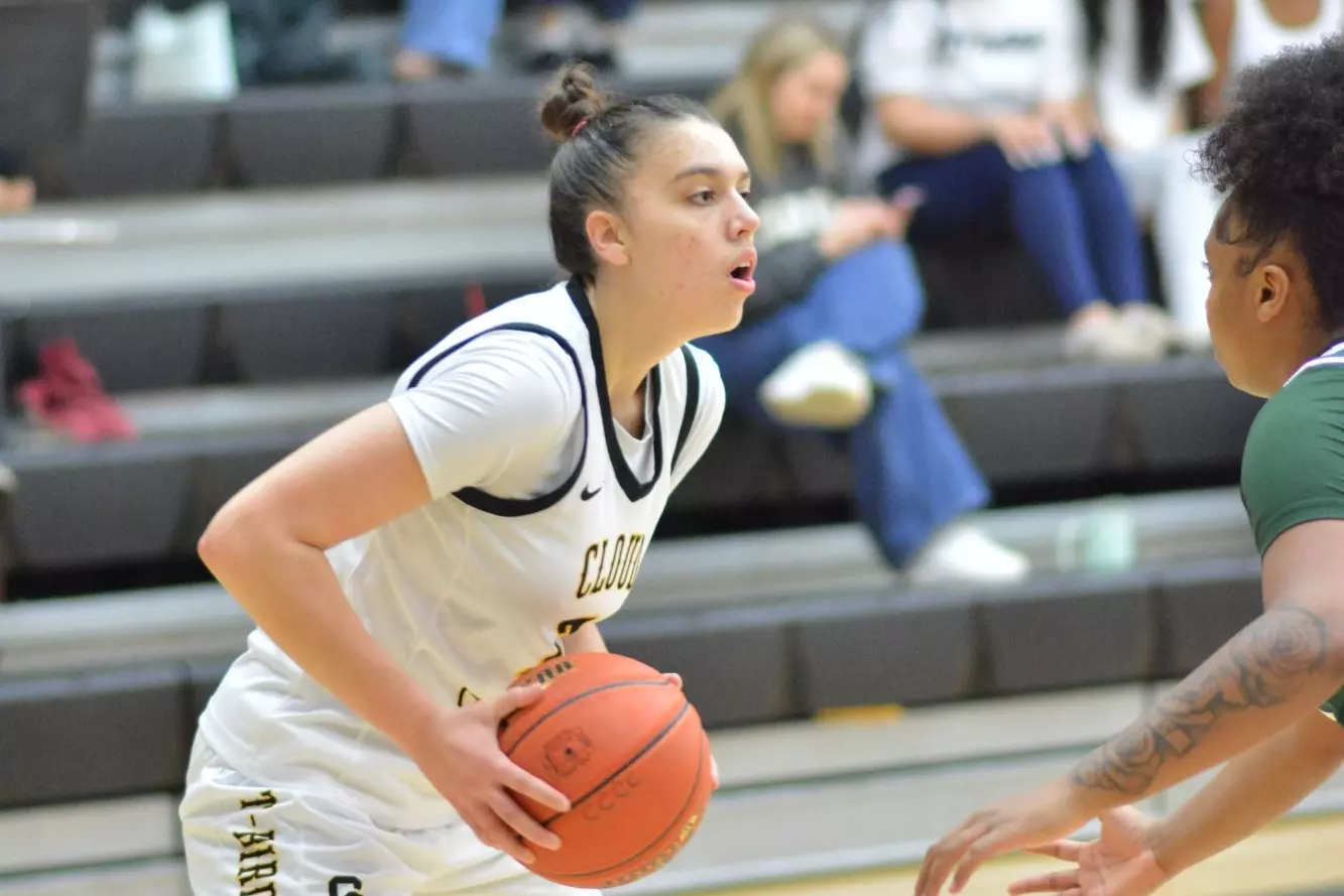 Sofija Todorovic Posting Up vs Seward County - 2025