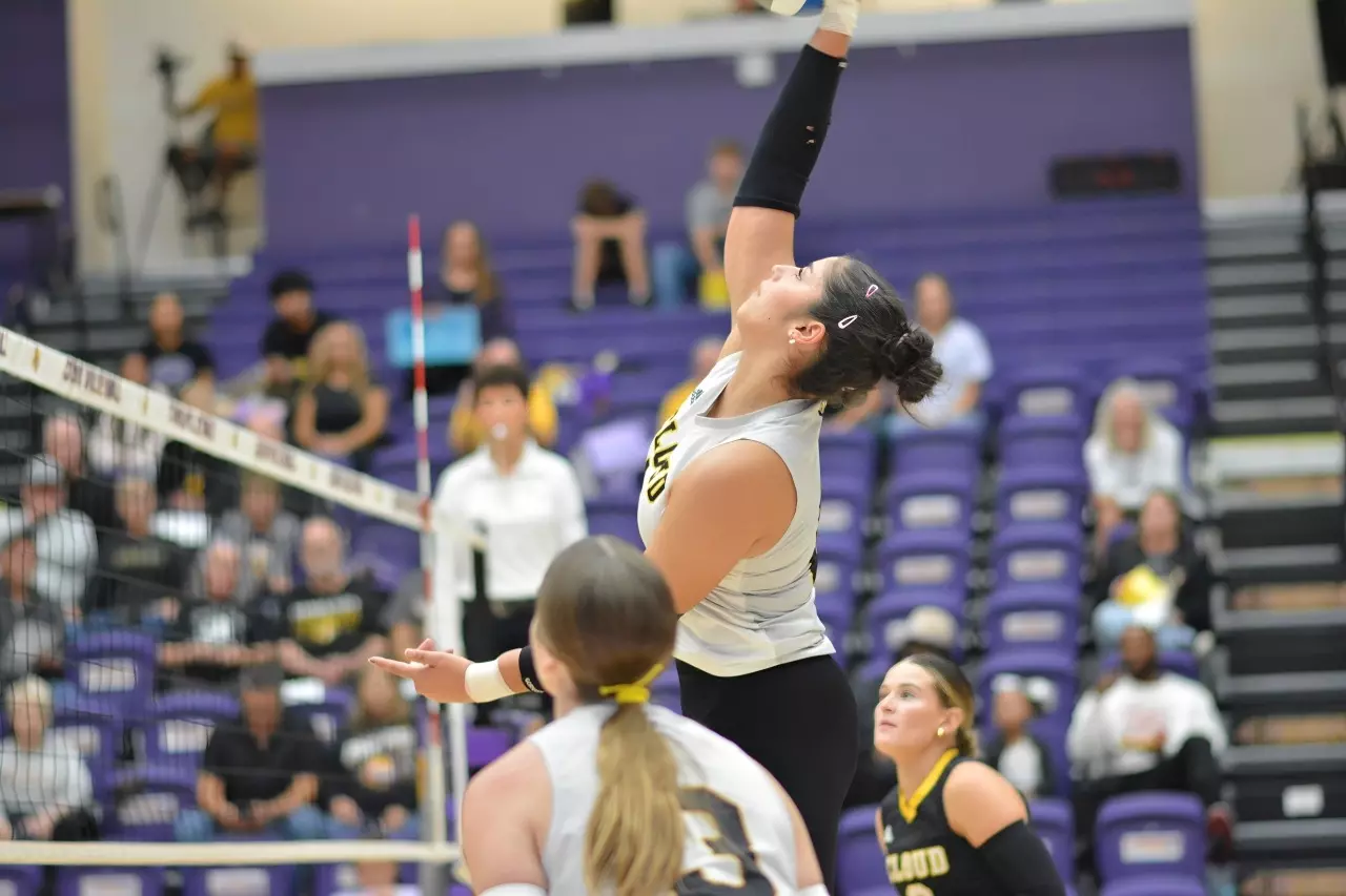 Samira Bousri Hitting at Dodge City - 2026
