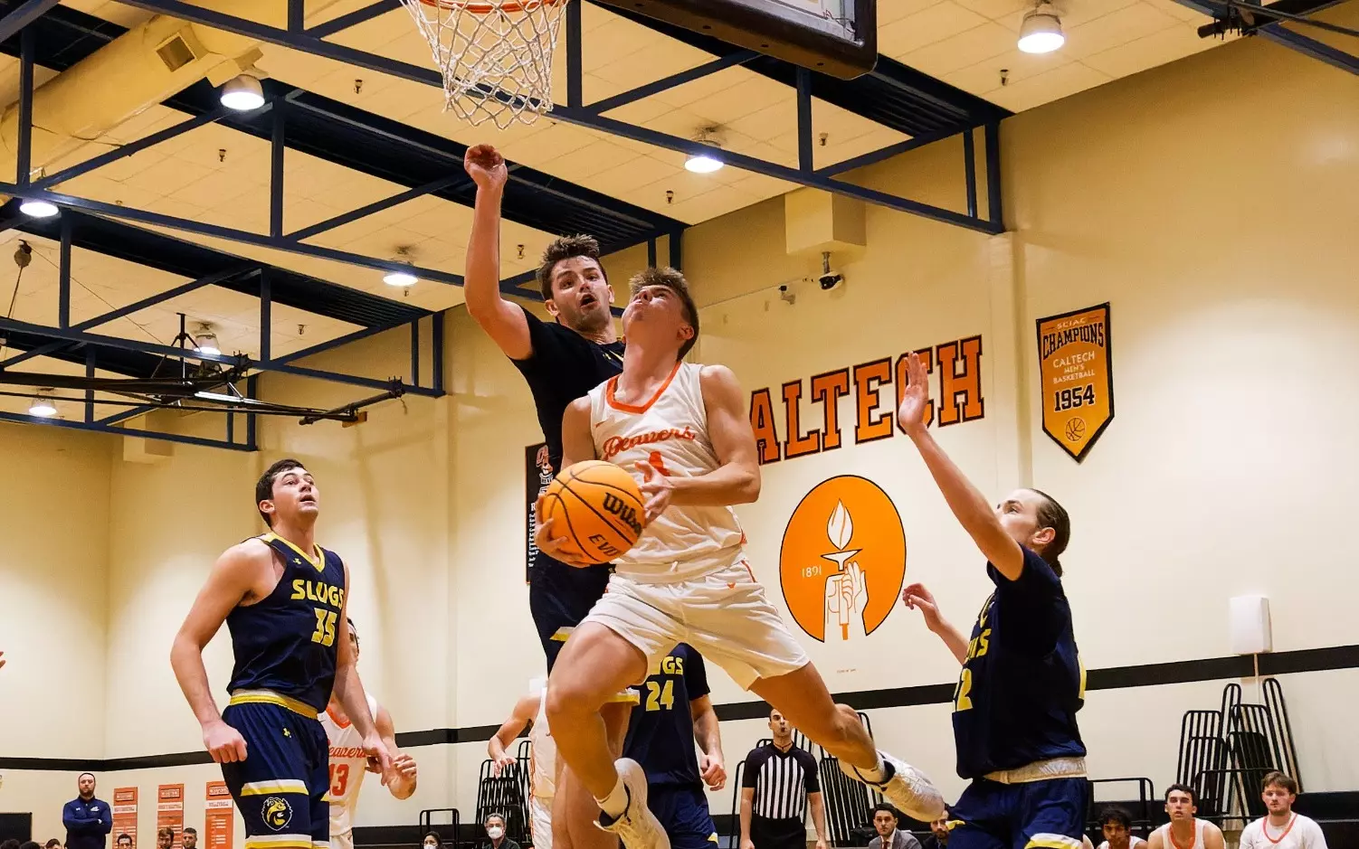 Noah Hicks layup