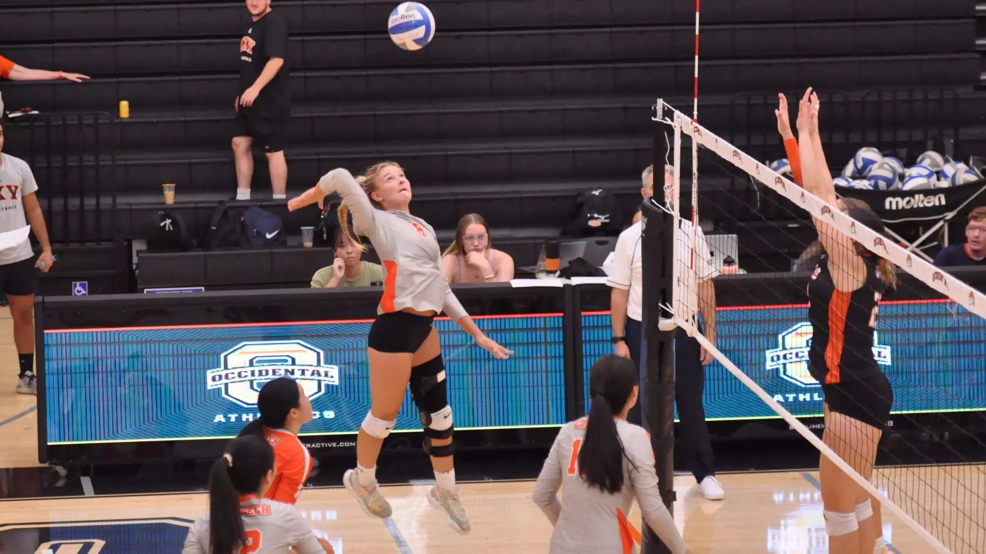 Alize Bakker jumps and attacks the ball against Occidental's volleyball team