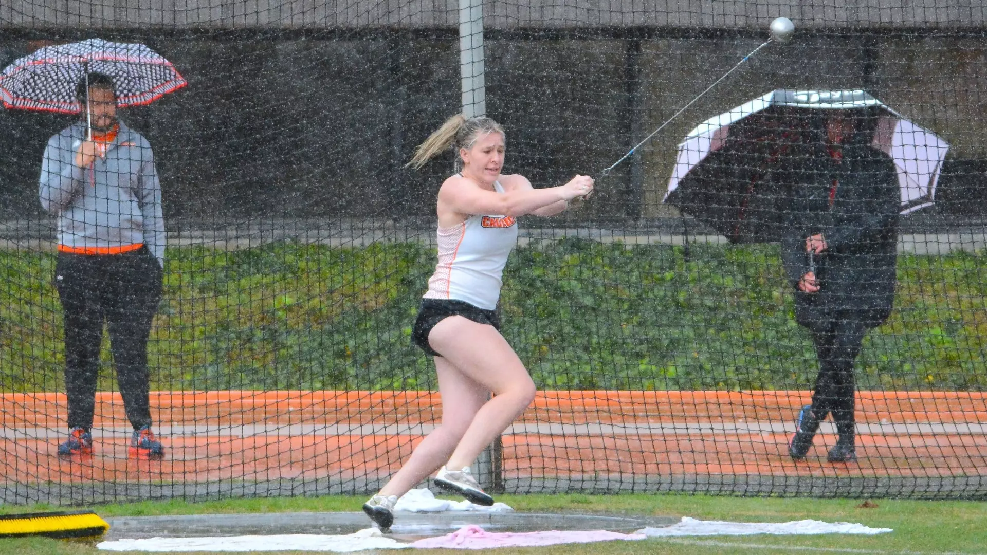 WT&F - Meg Robertson throwing hammer