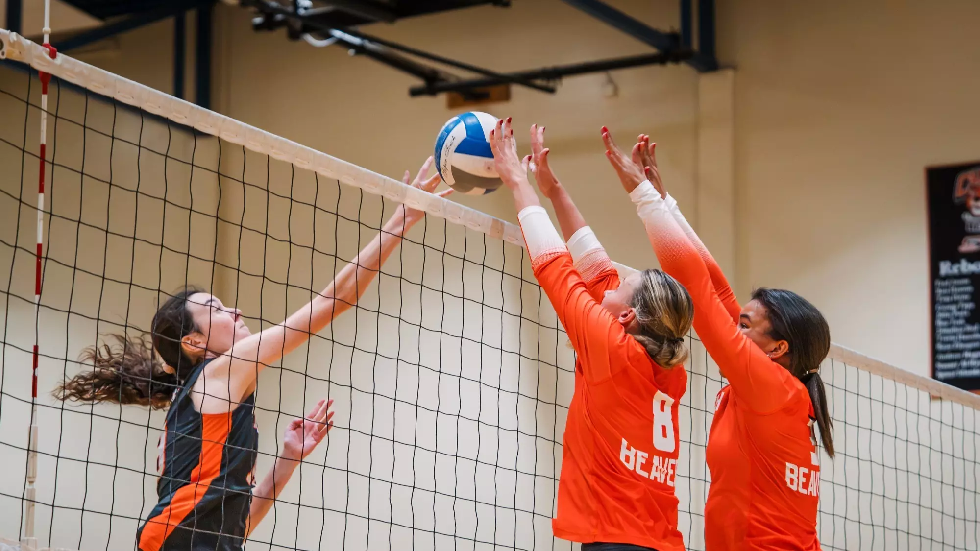 Alize Bakker and Stephanie Wallen jump for a block against Occidental 