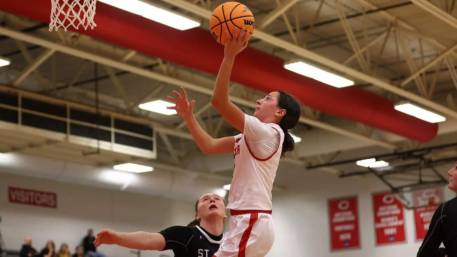 Sharpshooting St. Olaf steals women’s basketball win from Central