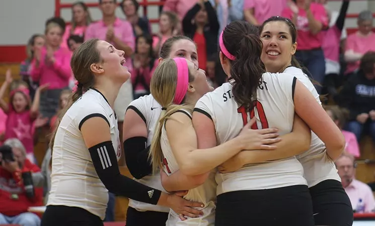 Volleyball beats Gustavus