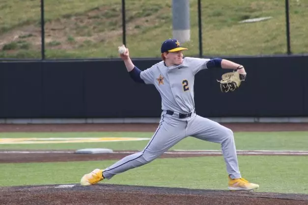 Brooks Pitching 
