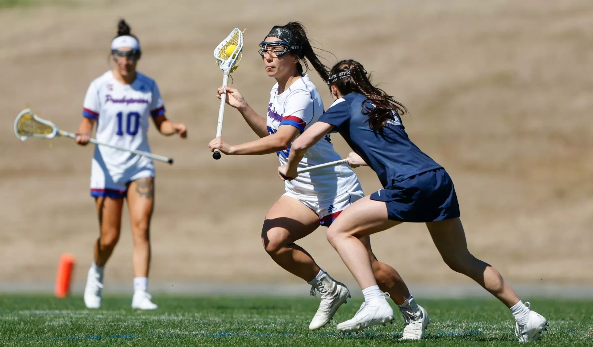 Julie San Lucas vs. Xavier