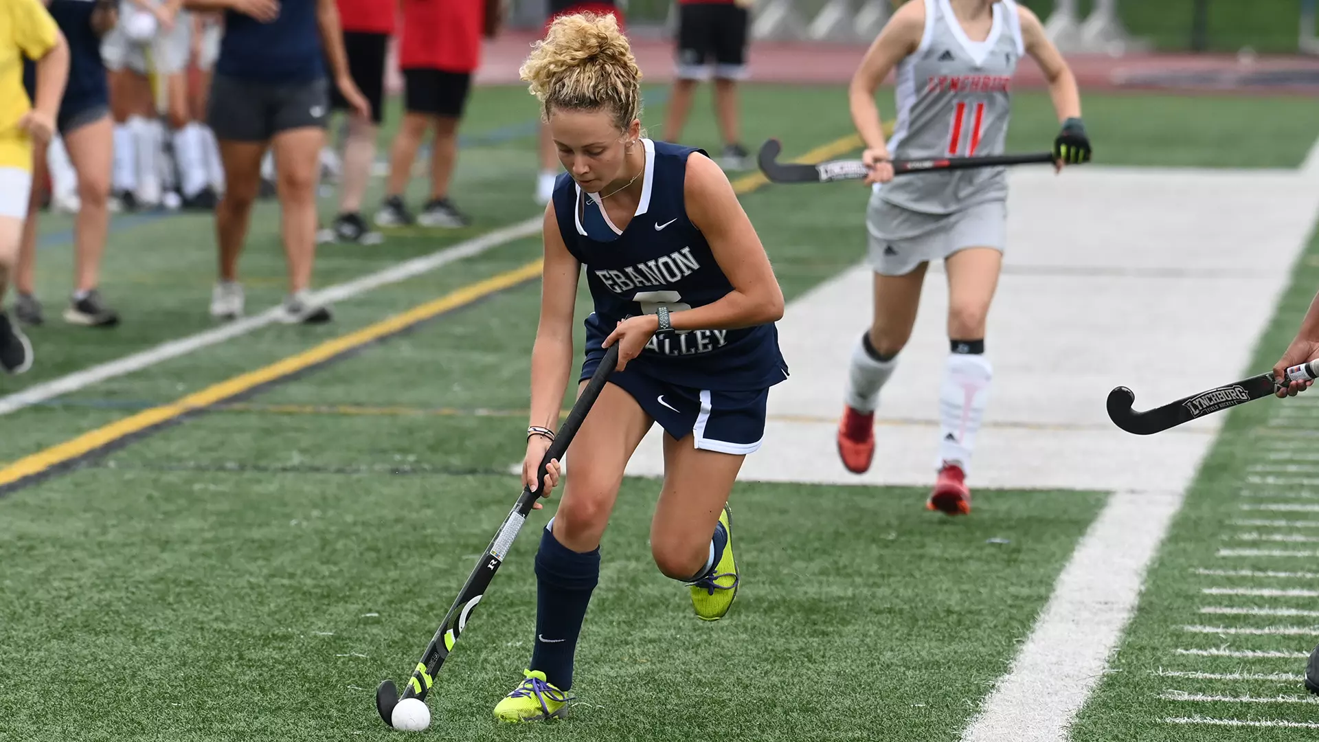 Lexi Ward dribbling the ball