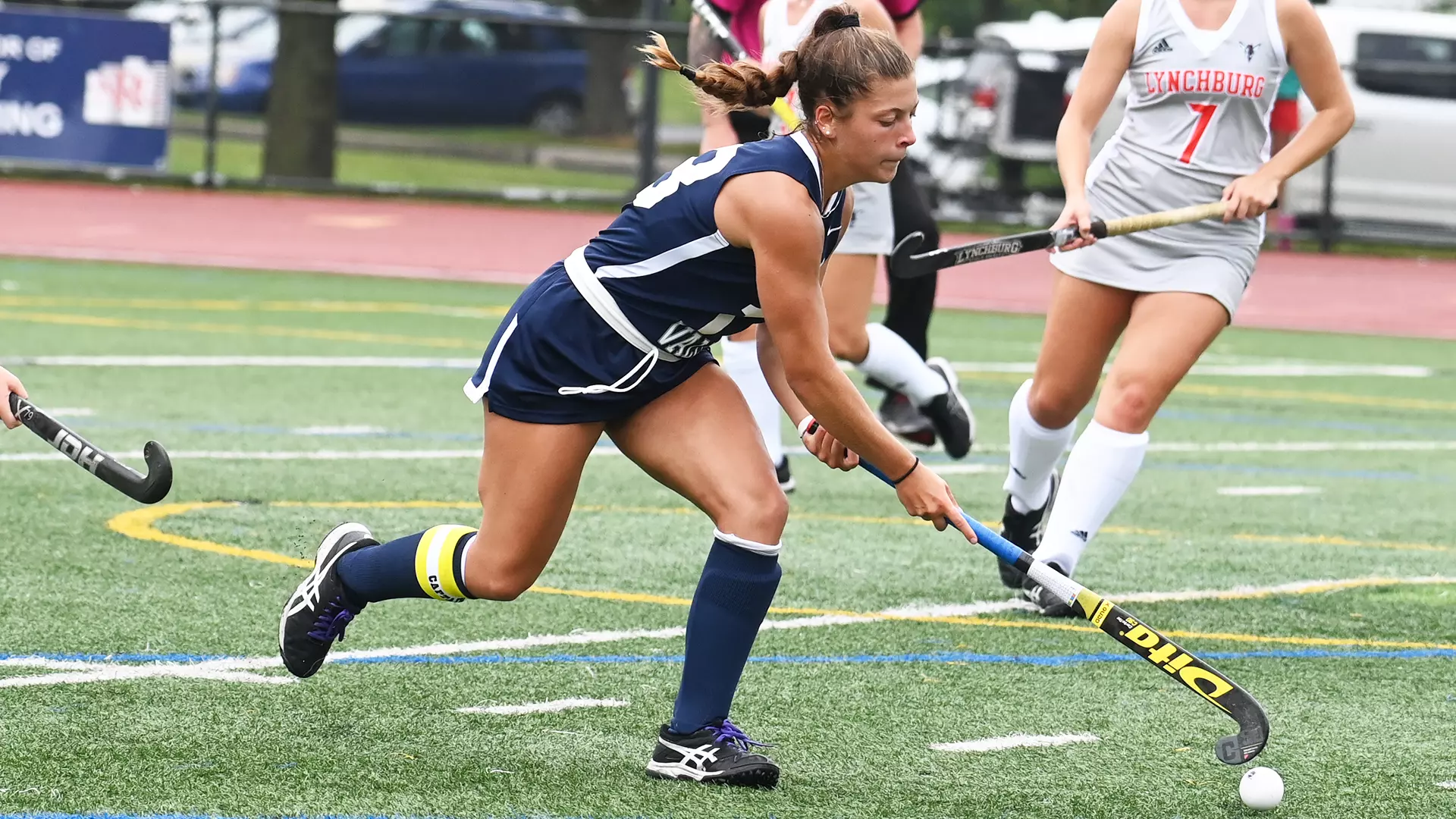 Danielle Alba dribbles the ball