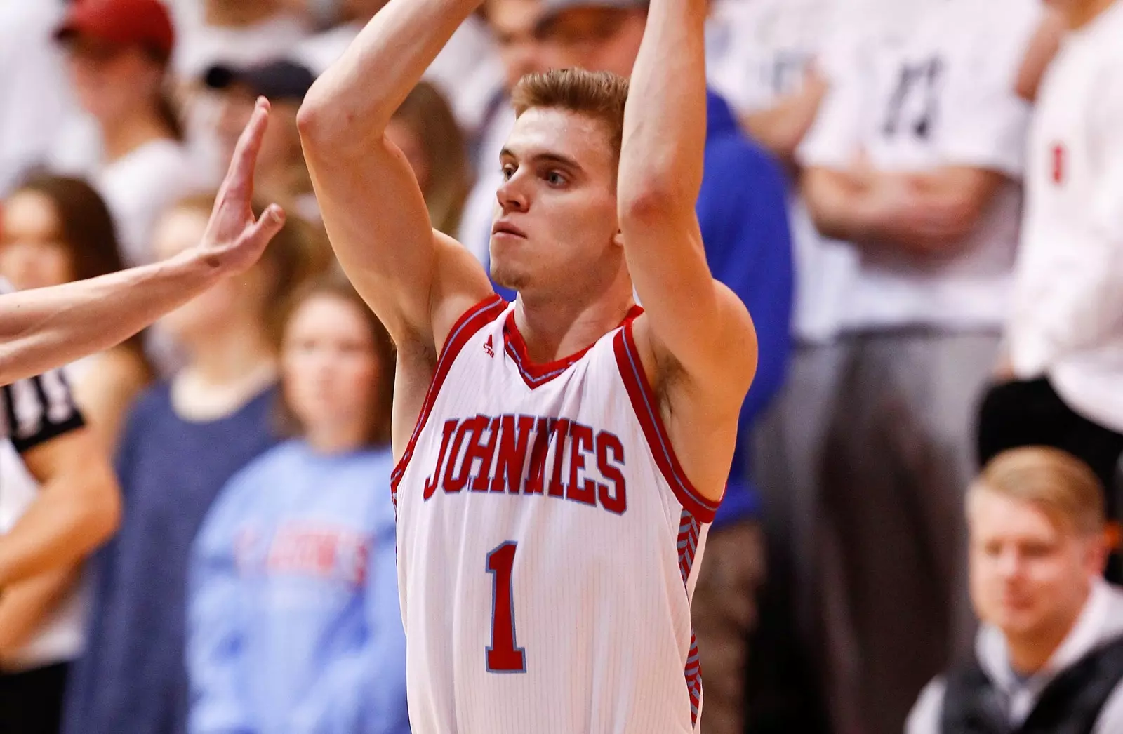 Alex Schmitt (Sean Donohue)