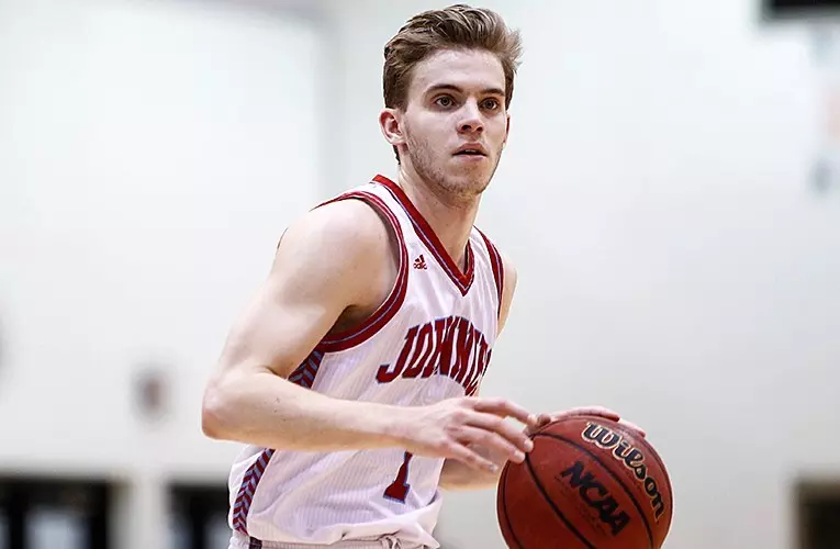 Alex Schmitt (Sydney Bramer)