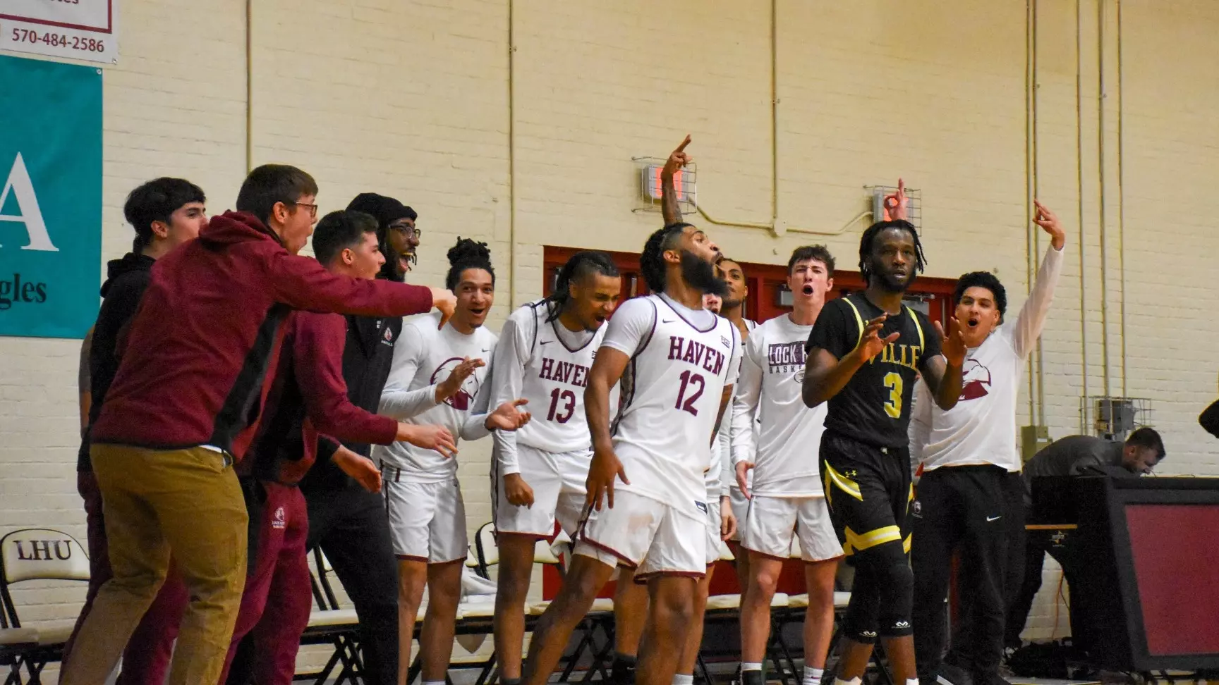 Men's Basketball Celebrate win over Millersville 3.2.24