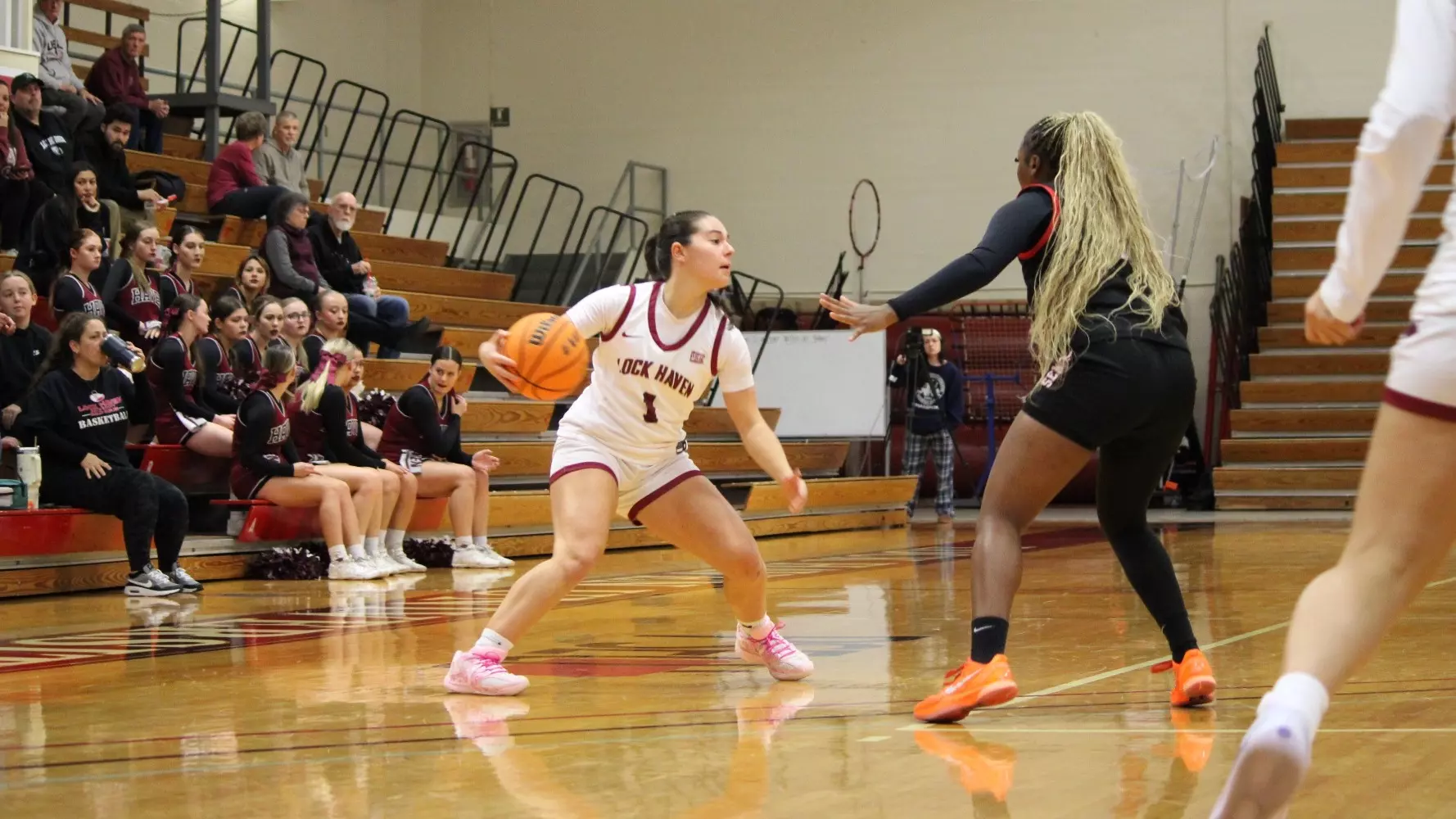 Women's Basketball Julia Whesper