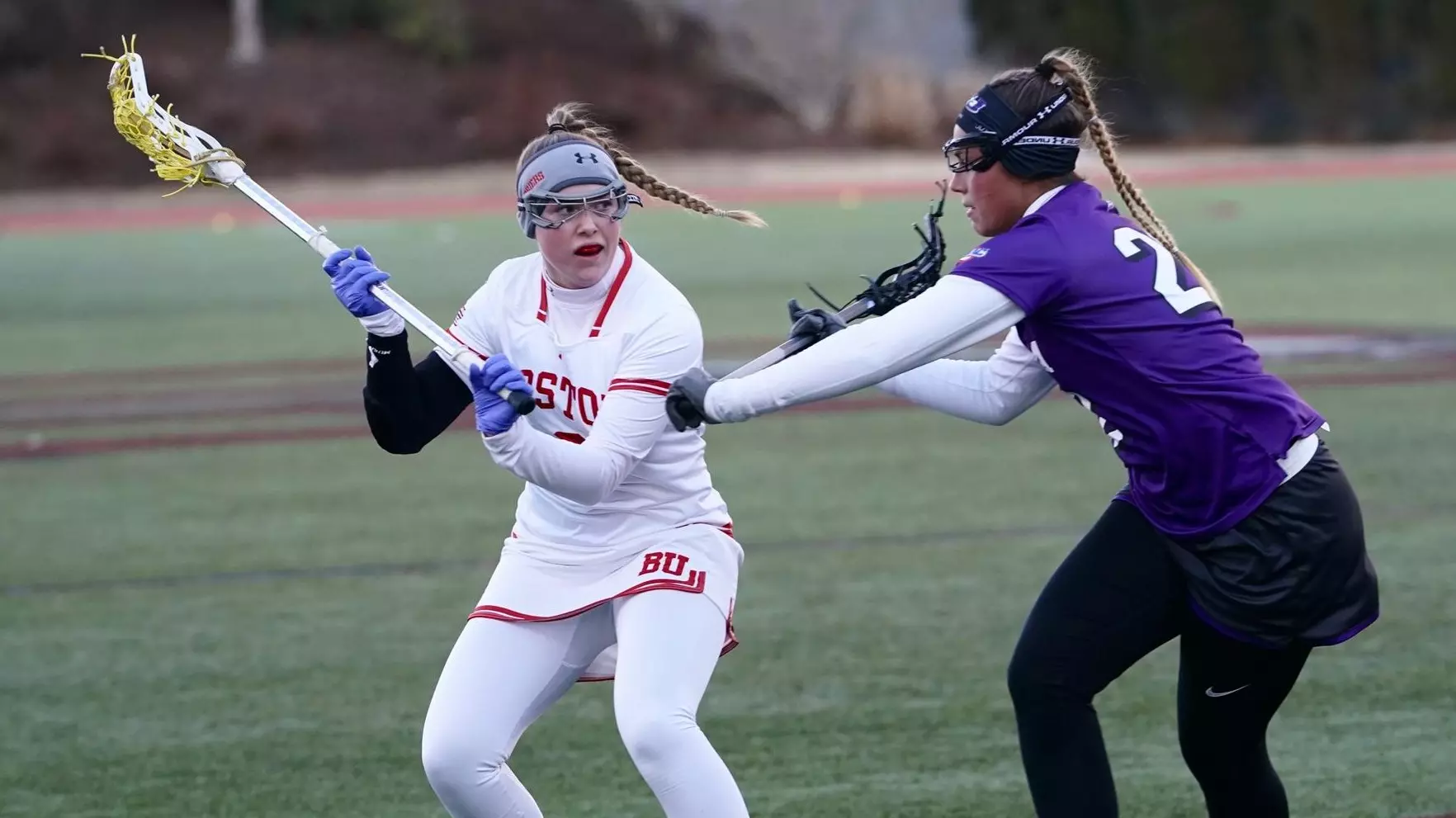 Hannah Kenneally working off a Niagara defender