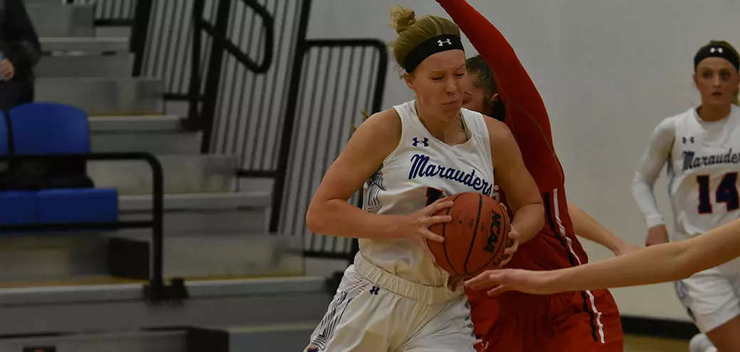 Askvig posts up against SCSU