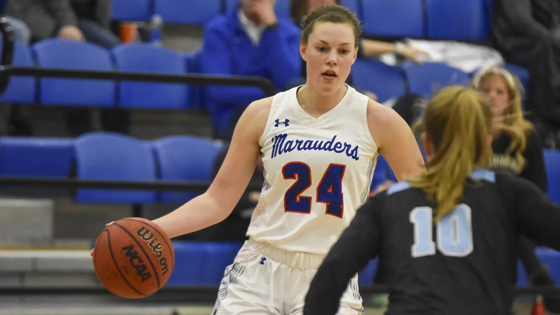 Rotunda gets ready to cross defender