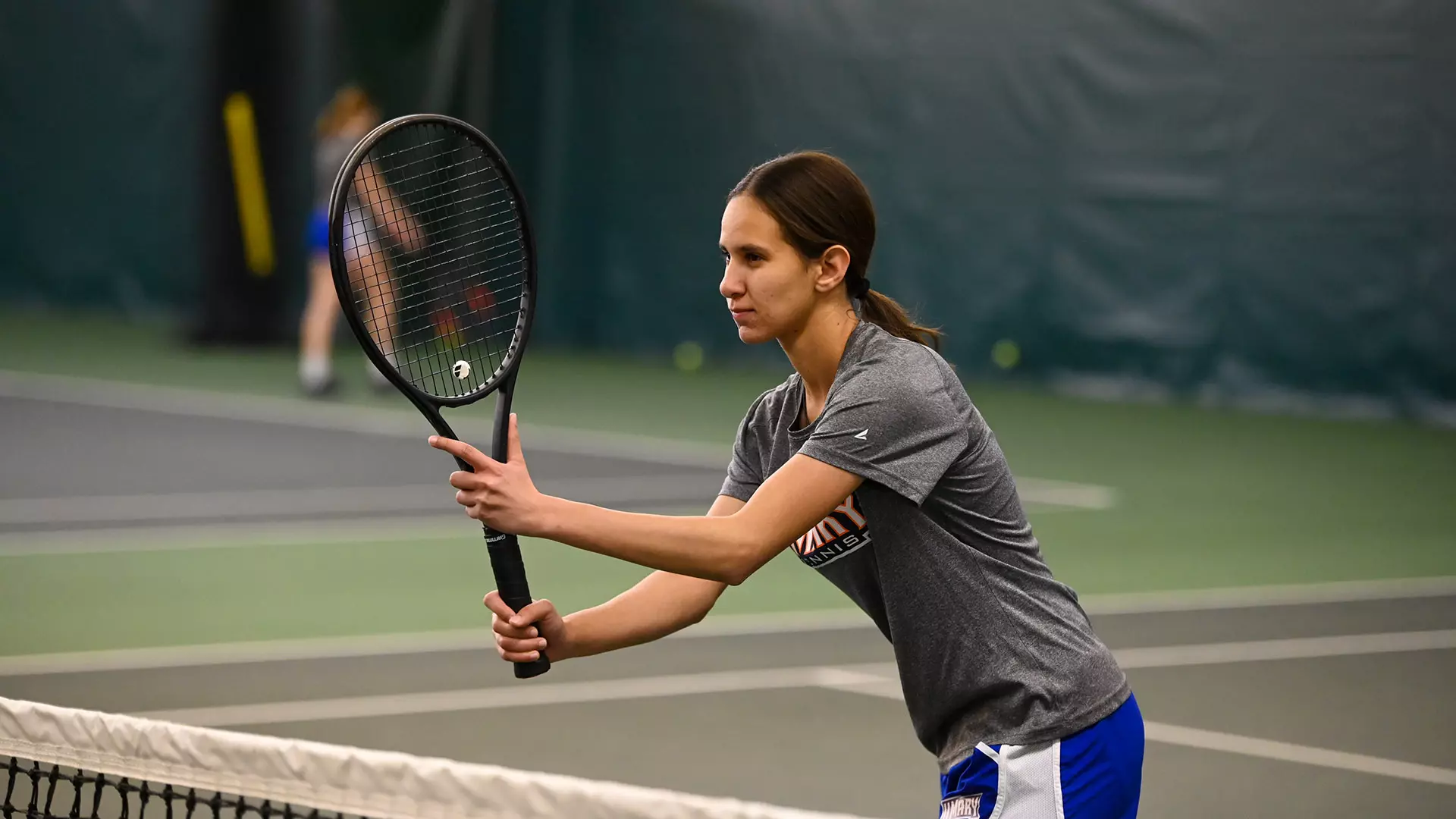 Doaa Farouk Mohamed getting ready to receive the ball
