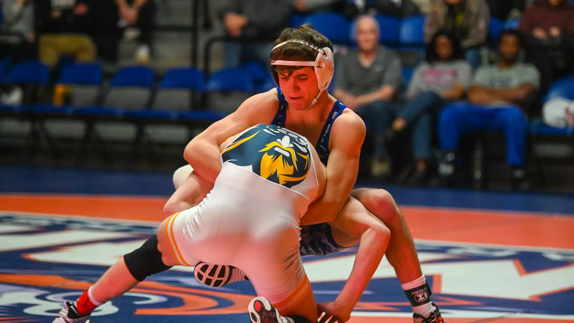 UMary wrestling against Augie