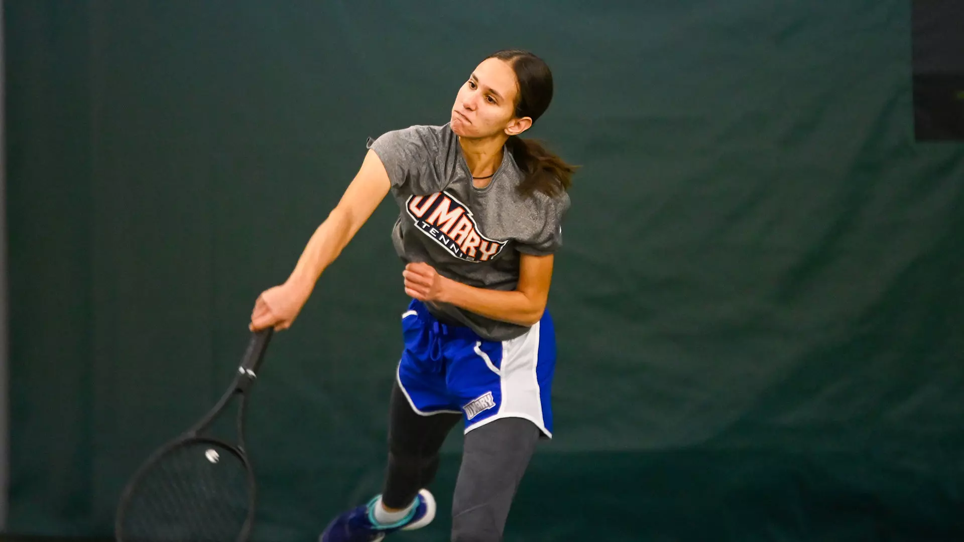 Doaa Farouk Mohamed serving