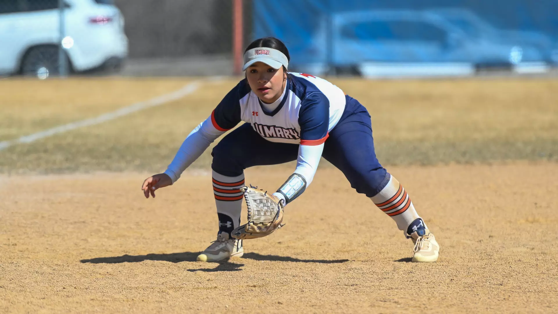 Sariah Perez defending at third base