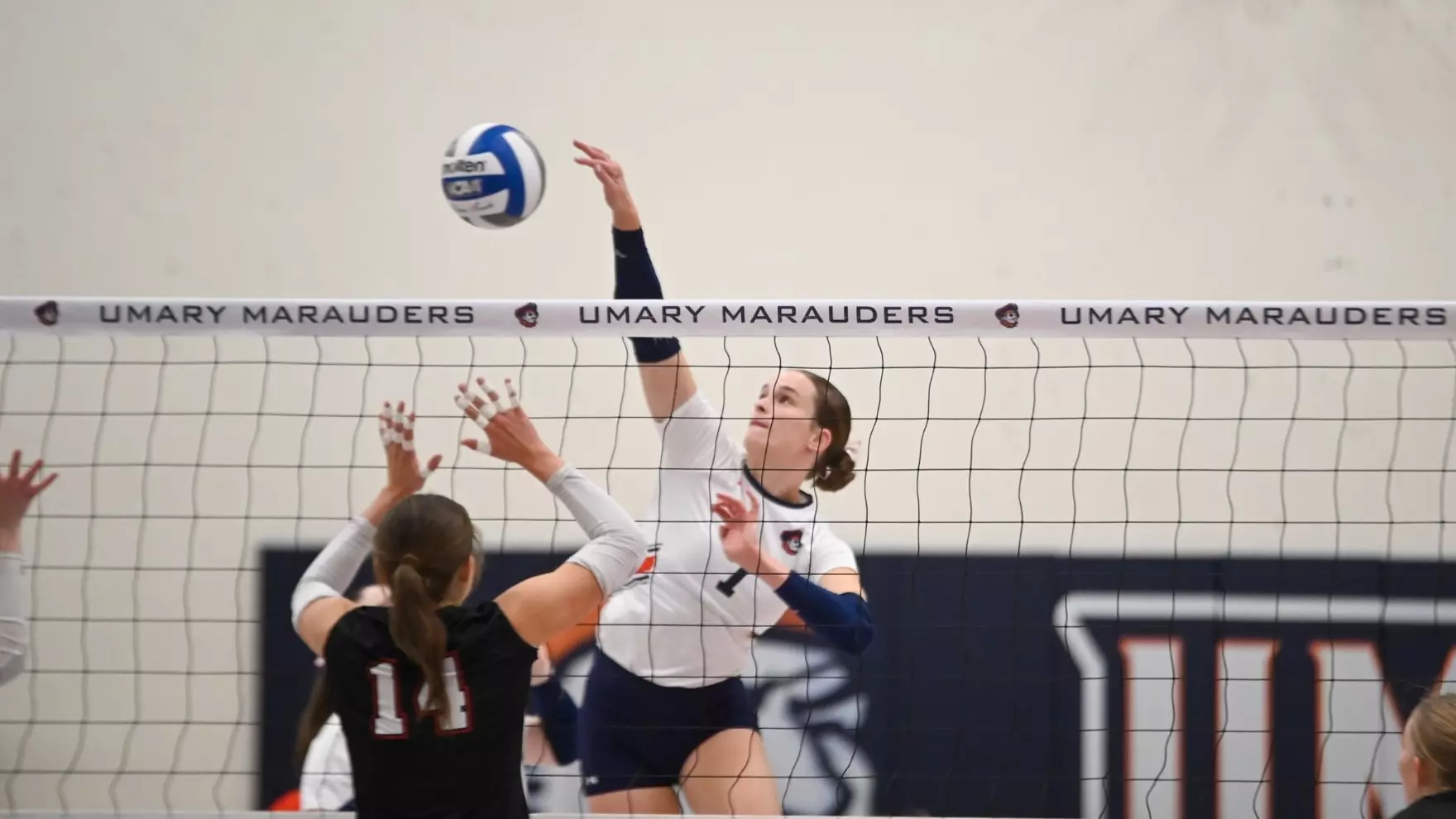 Holli Klettheimer spiking agianst Minot