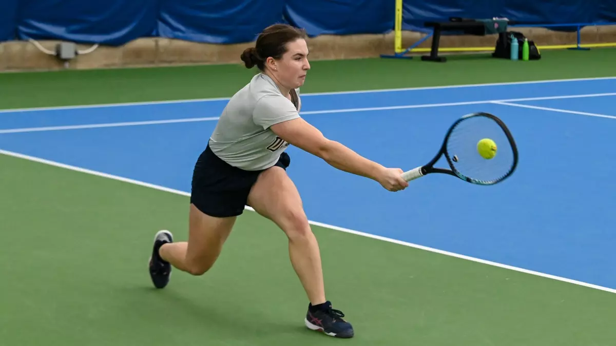Ilona Freitag returning the ball