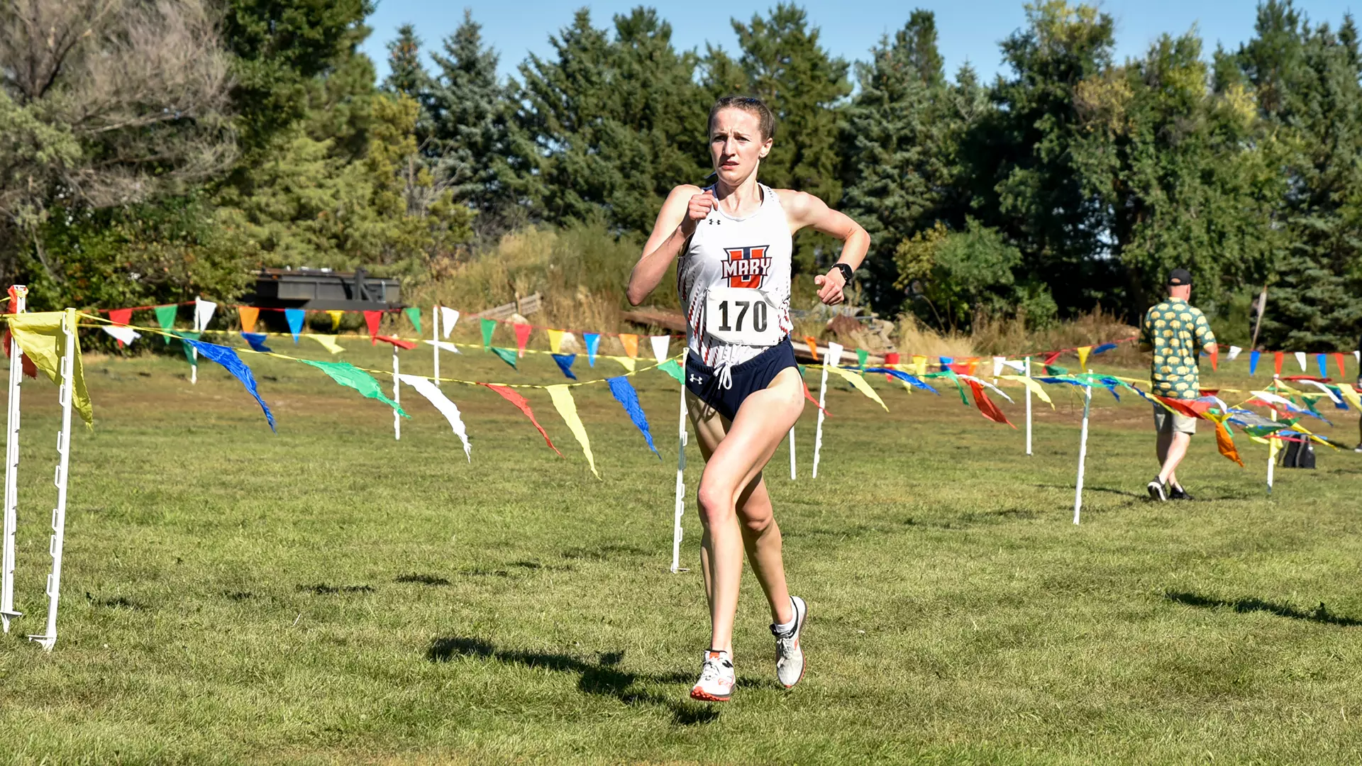 Becker victorious, 14 UMary women’s cross country 2nd at Roy Griak