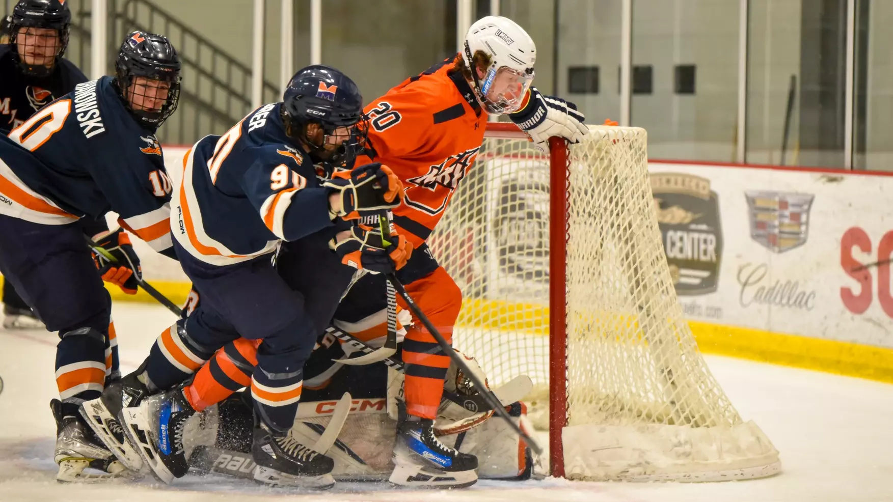 Hunter Mangen crashes the net