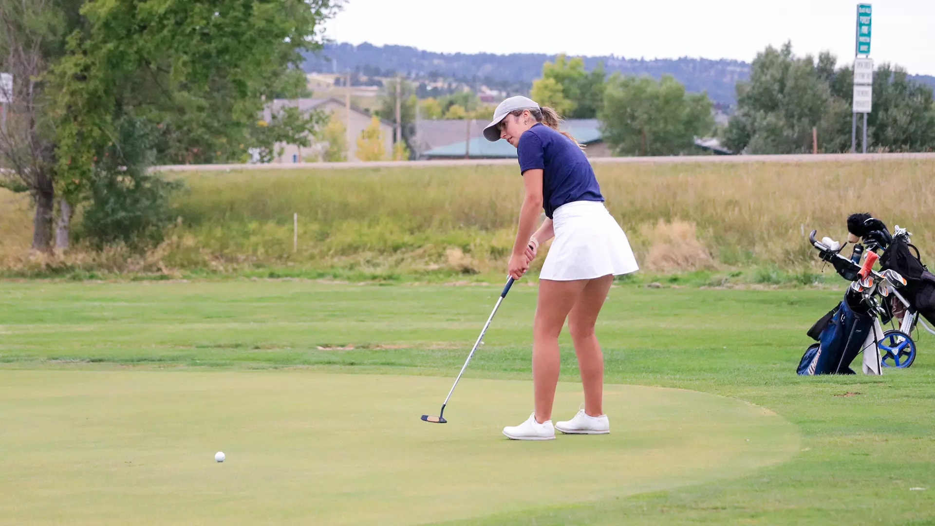 Carrie Carmichael putts at BHSU Classic