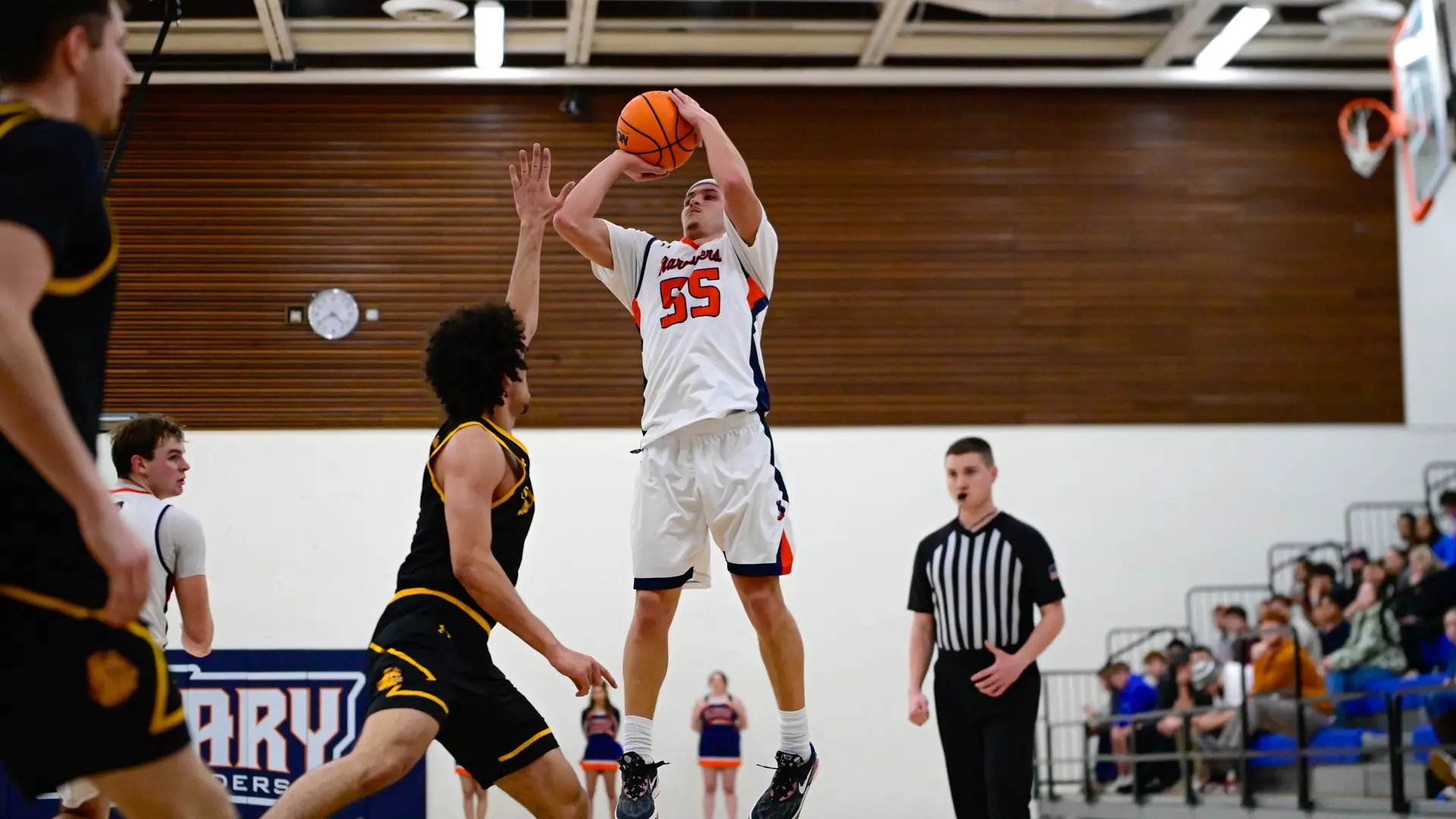 Noah Thomas rises for the shot