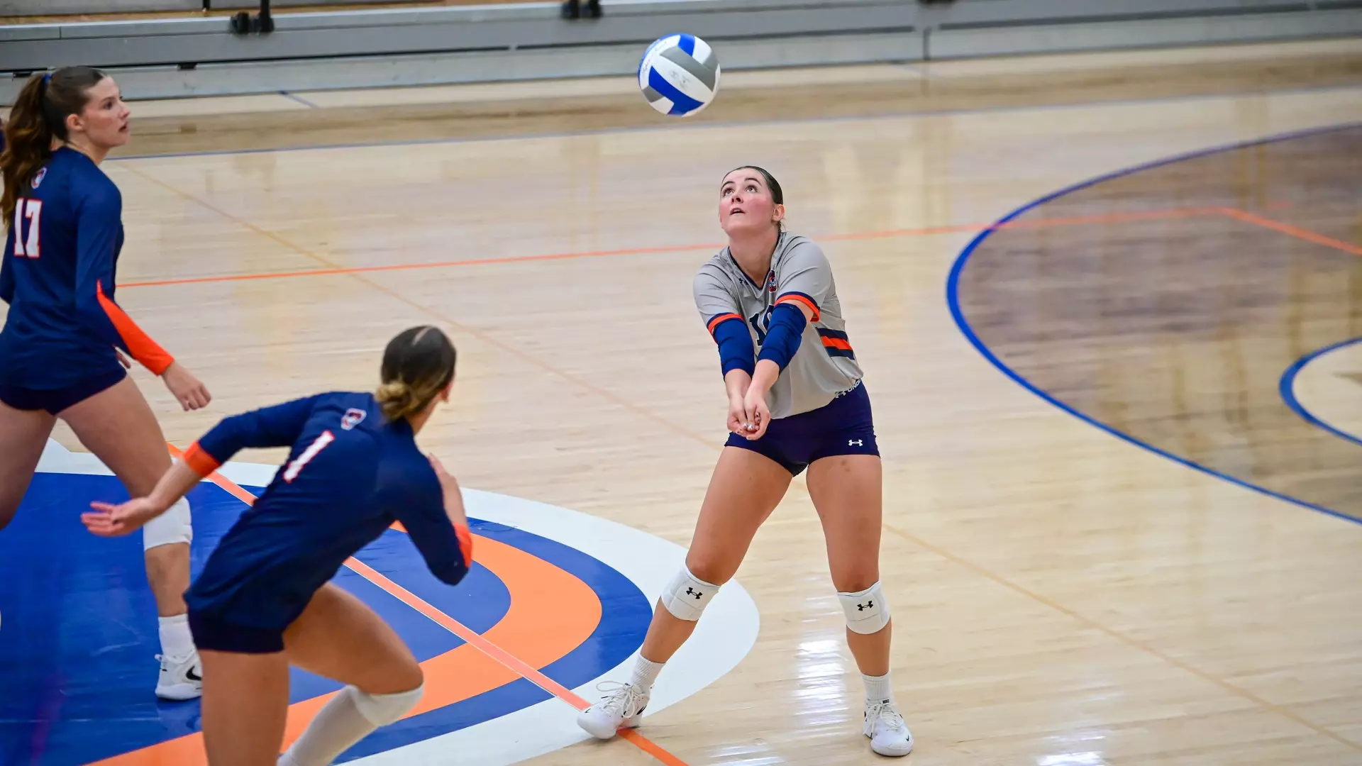 Karina Hixon digs against BSU