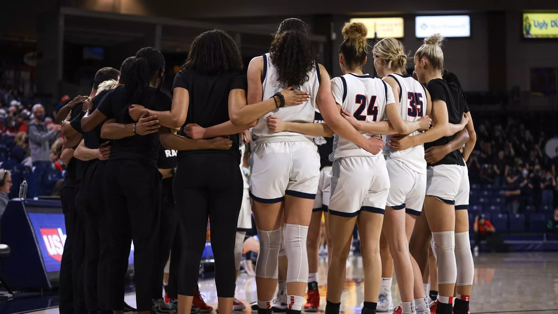WBB huddle