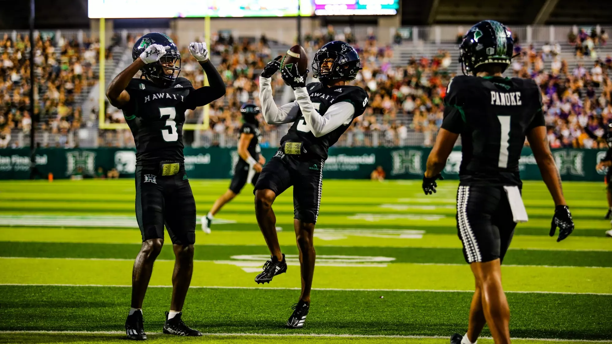 Pofele Ashlock celebrates TD against UNI