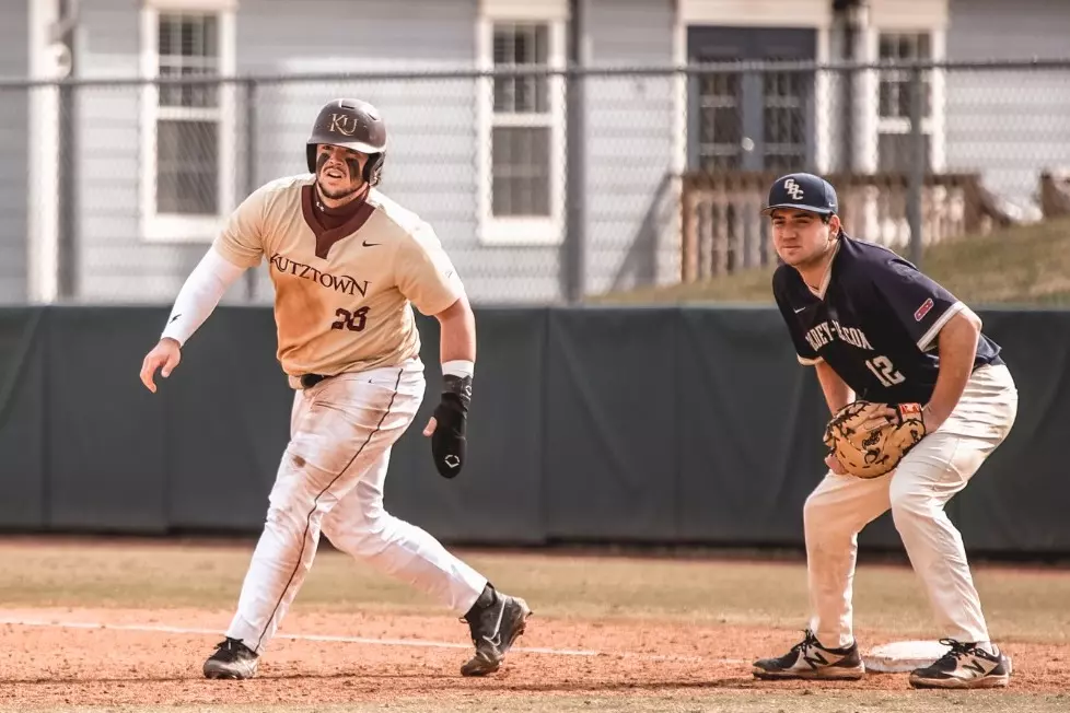 Jimmy Kerley leading off first base vs Goldey-Beacom 2-24-24