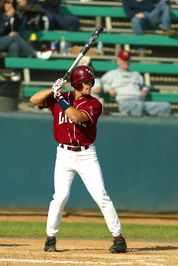 Chris Pettit's double scored James Cooper to break a 4-4 tie in the eighth inning Sunday.