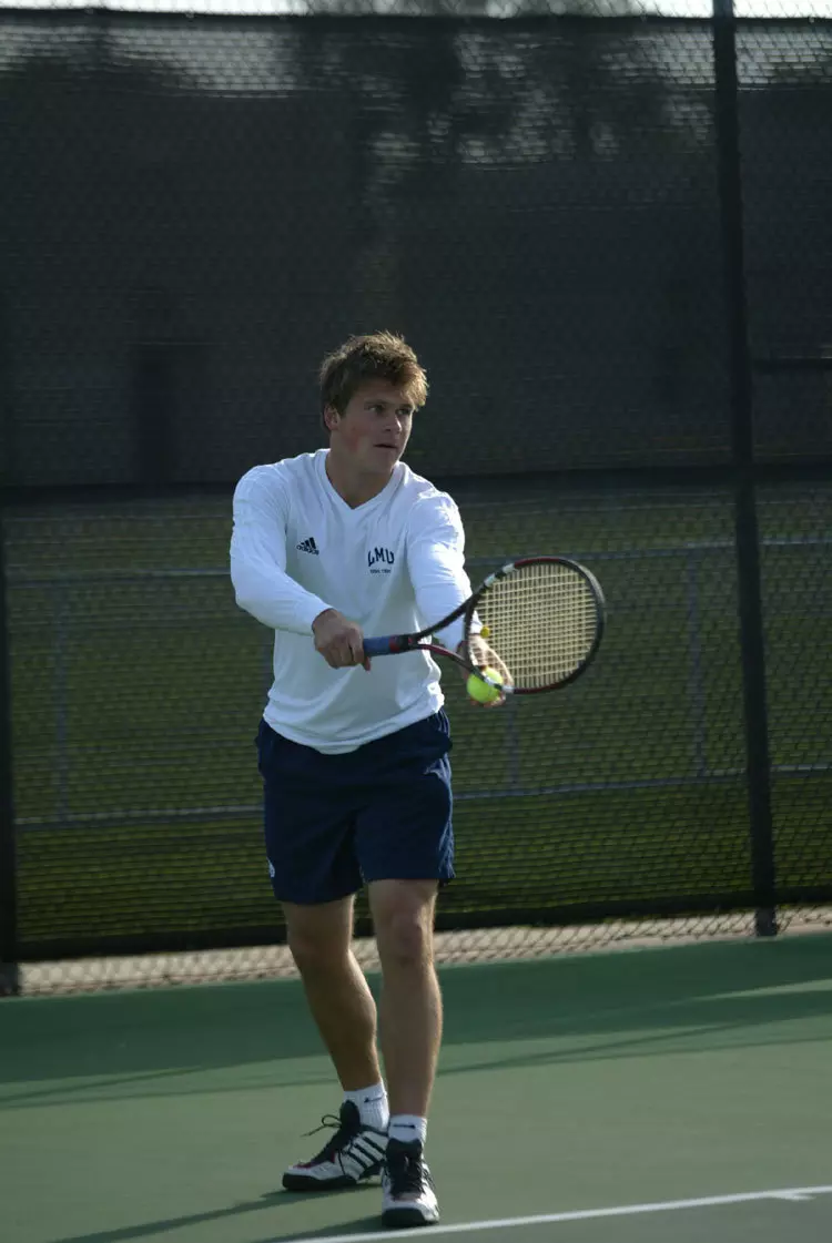 Linas Cicenas and teammate Mike Wojnarowicz defeated Georgia State at the top doubles spot Monday.