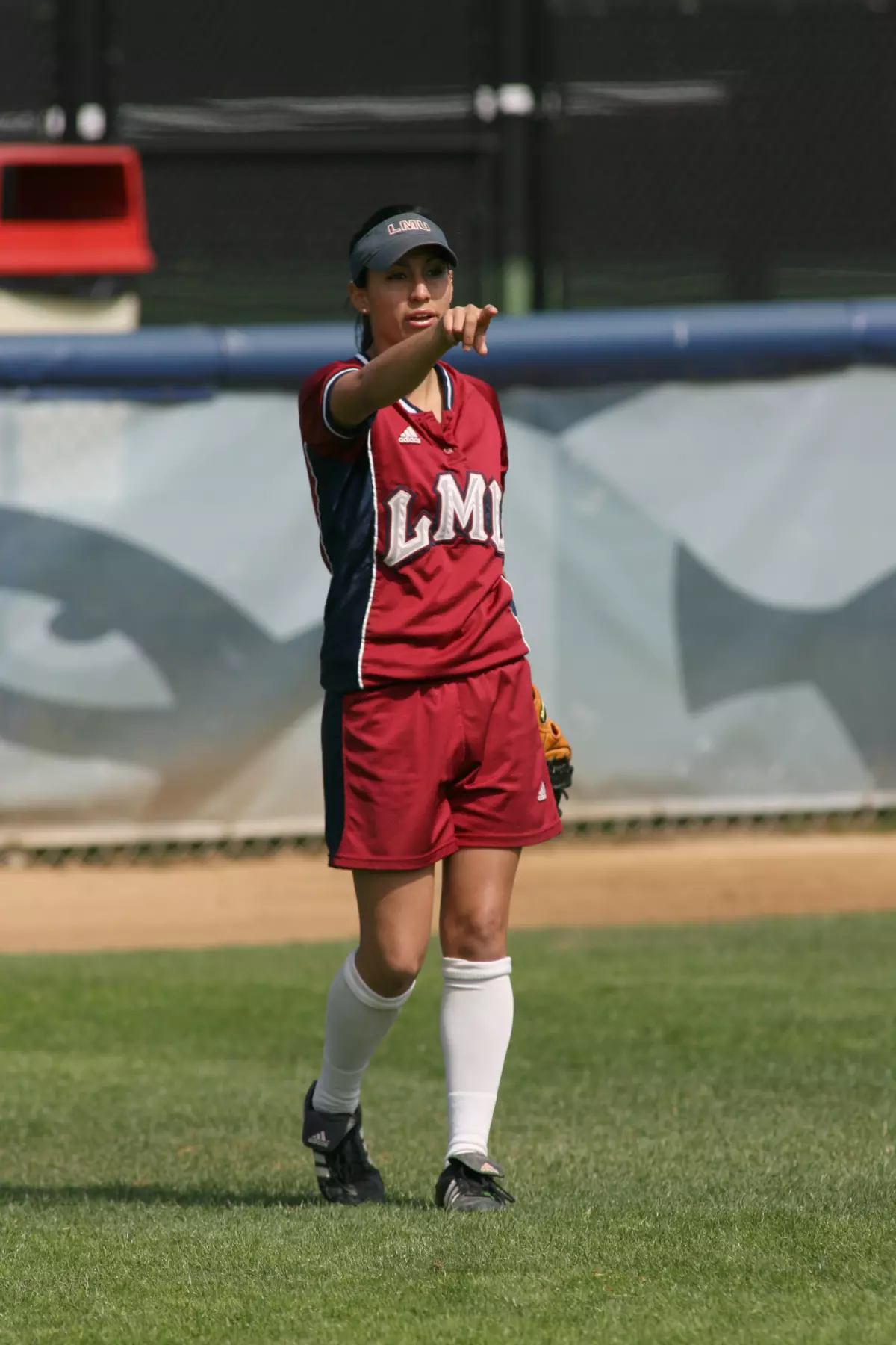 MiaSarah Cesena was 2-for-2 with the bases loaded, driving in five runs on Sunday.