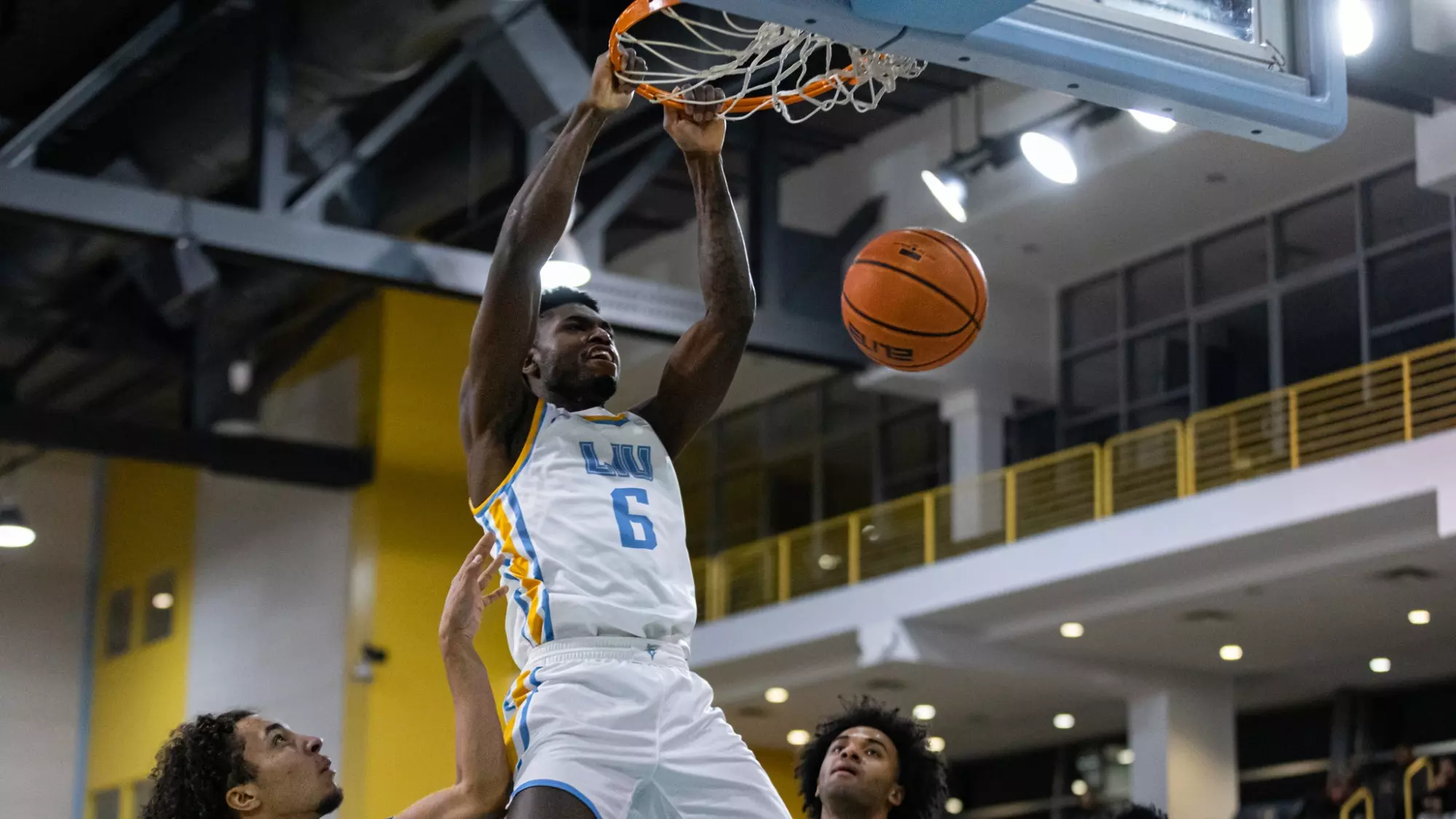 Mason Porter-Brown dunk vs CCSU 1.2
