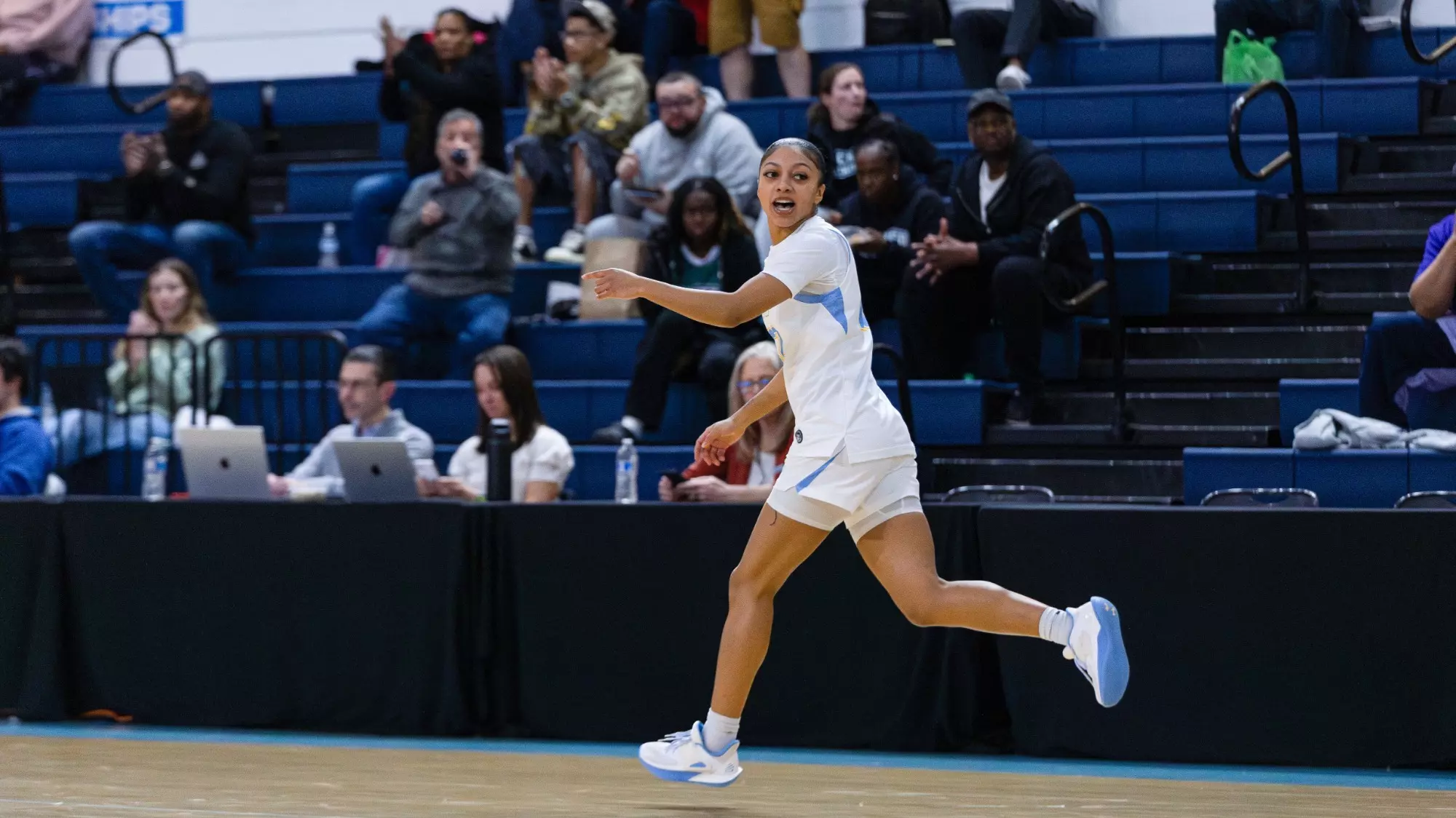 Hannah Humphrey WBB 3pt Celebration 3.9.26