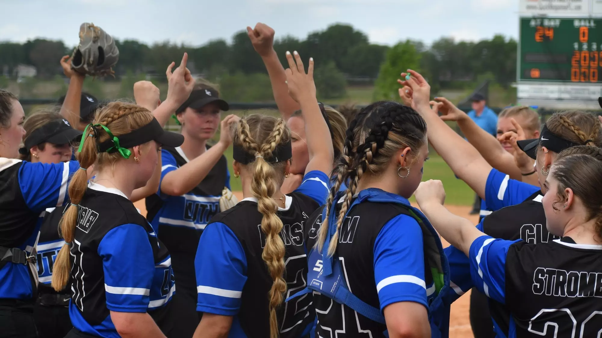 SB team huddle Florida 24