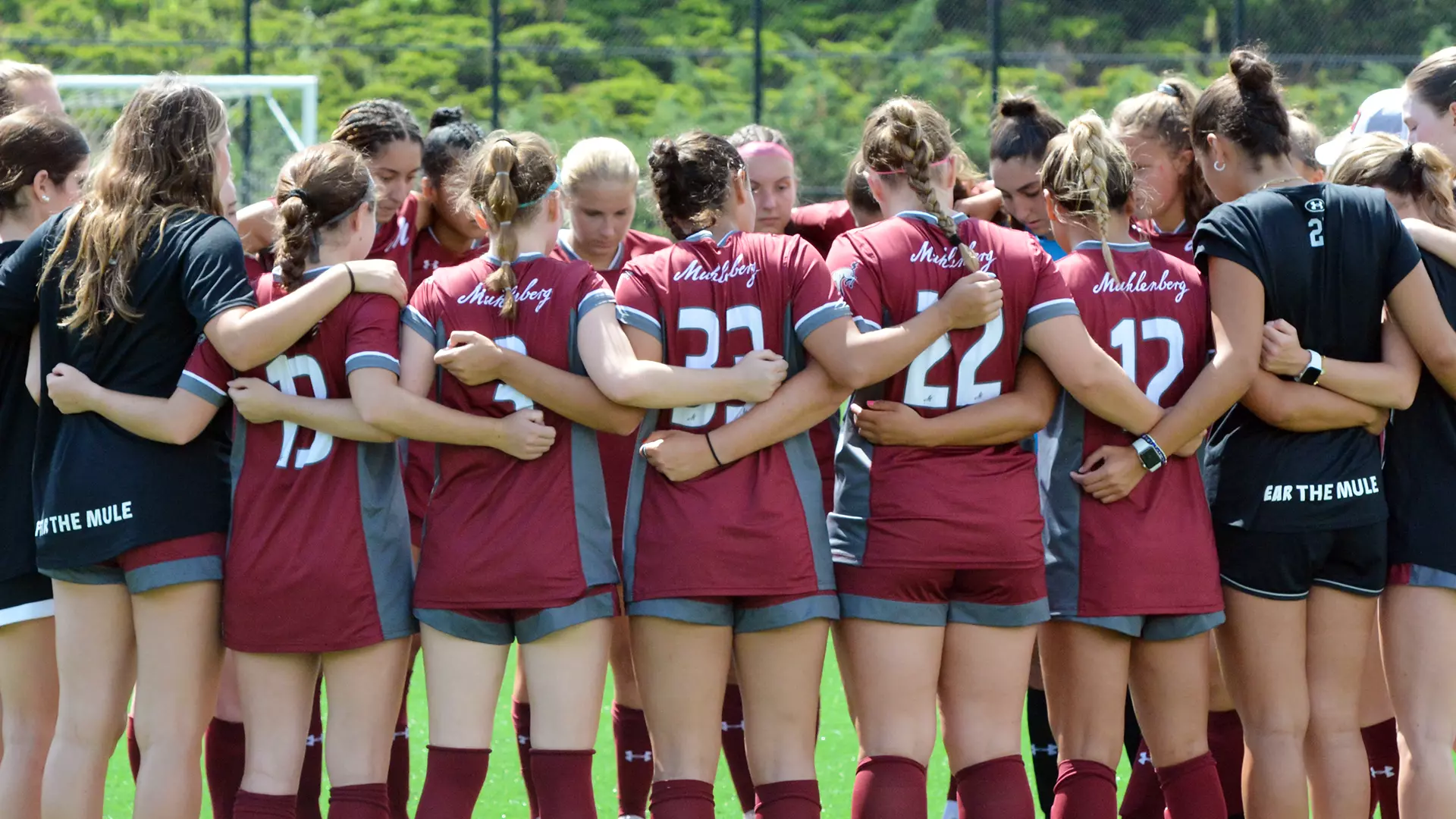 women's soccer huddle