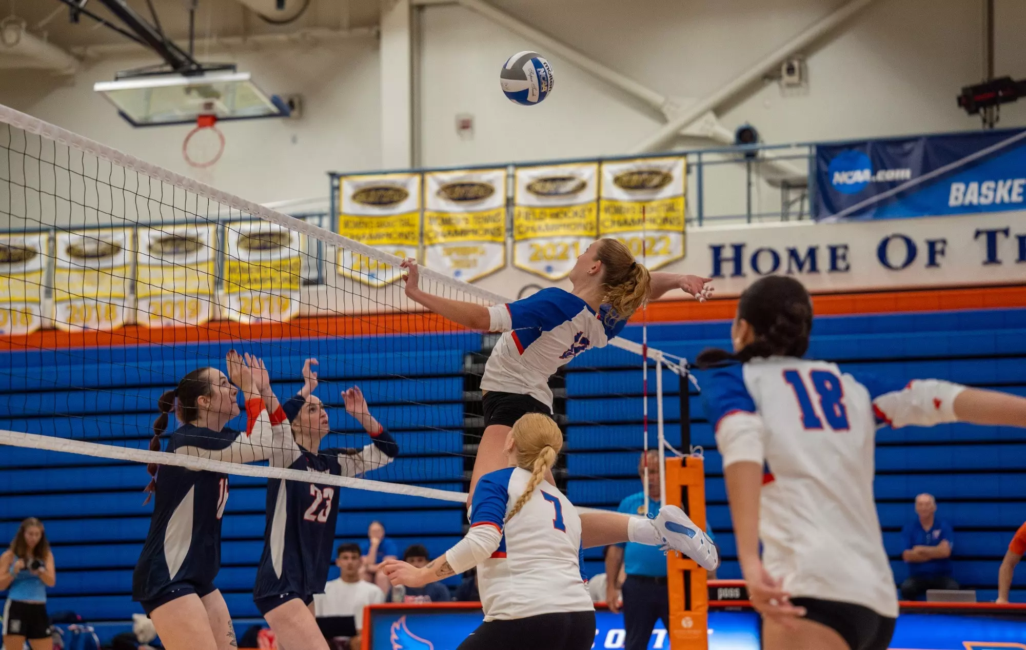 Lola Konopa vs WestConn - Women's Volleyball
