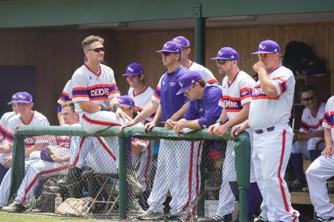 5-13 Team, dugout