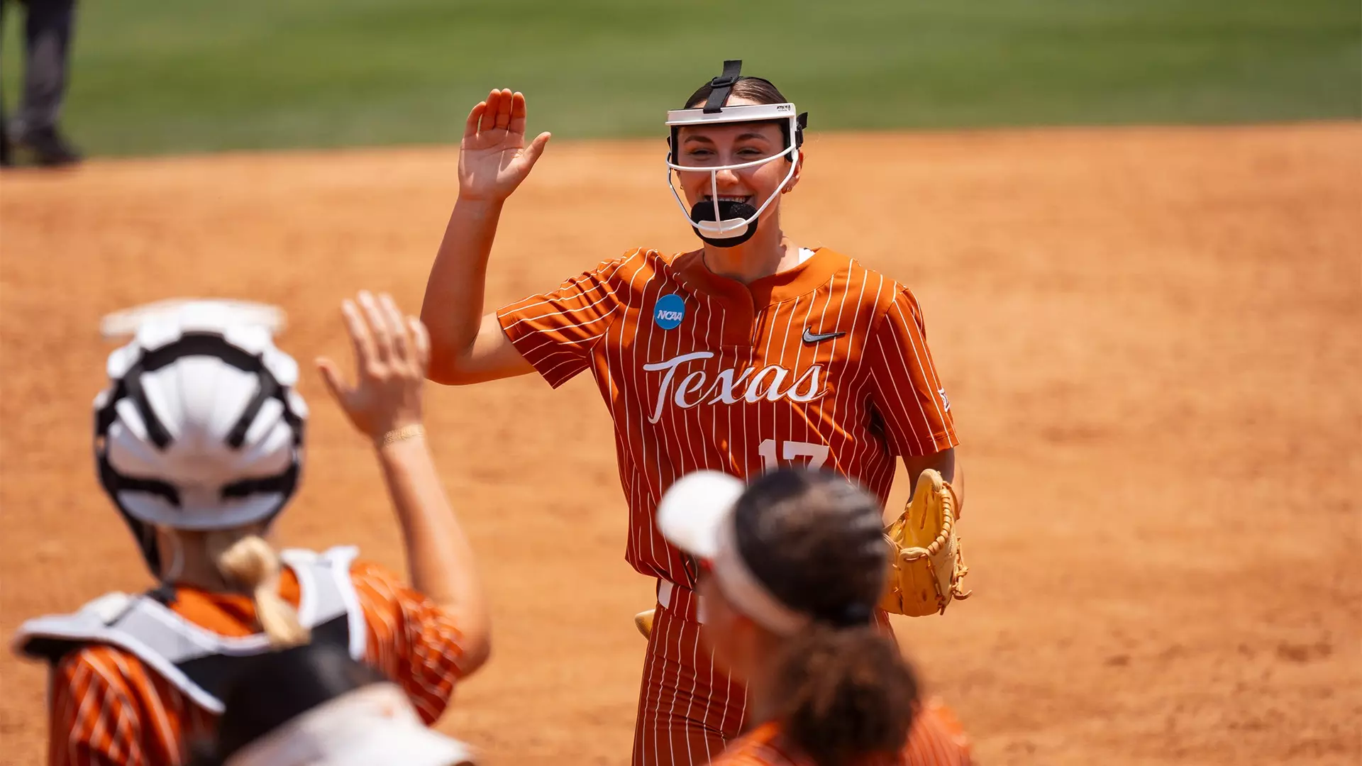 No 11 Softballs Kavan Sends Longhorns Into Ncaa Super Regionals University Of Texas Athletics