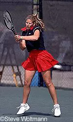 Jacki Farr won her second straight singles match with a three-set victory versus Northern Illinois.