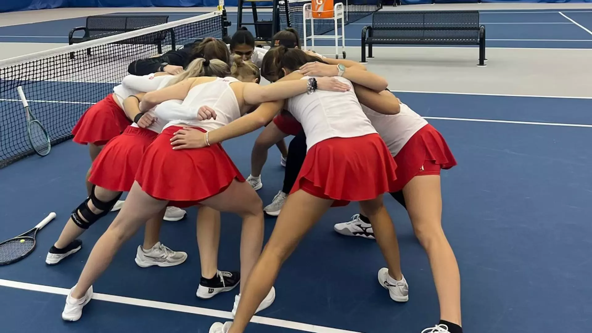 Terrapins Huddle Before Norfolk St.