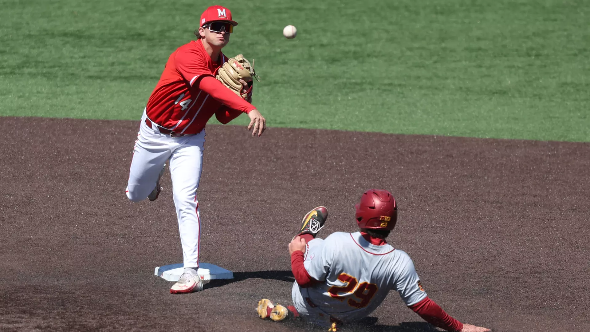 Jackson Sirois Rolls Double Play Vs USC
