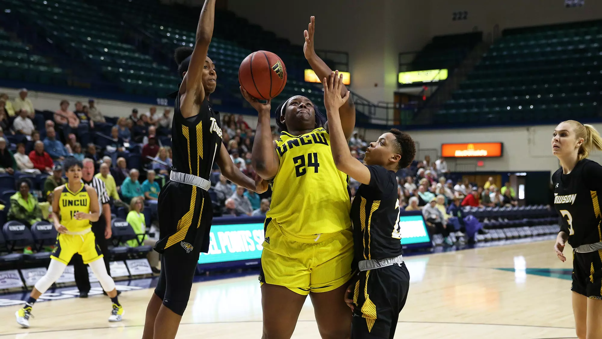 Chinyere Bell 2018-19 Action vs Towson