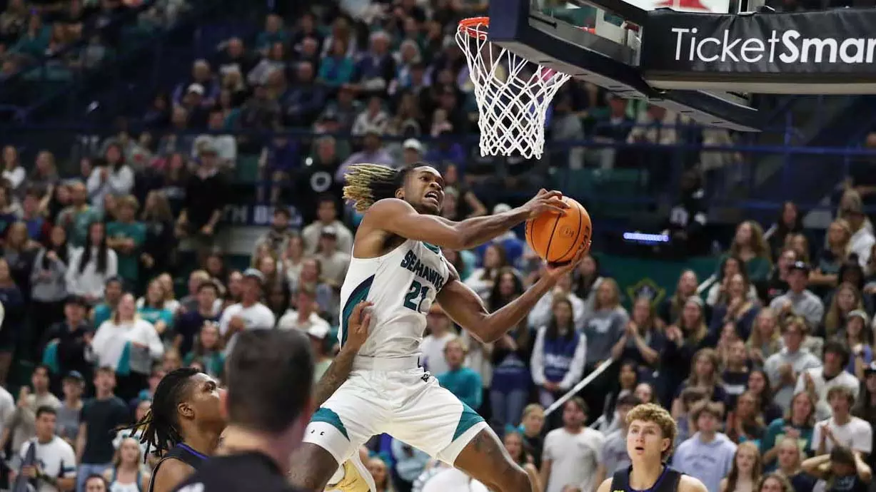 Khamari McGriff lays it in